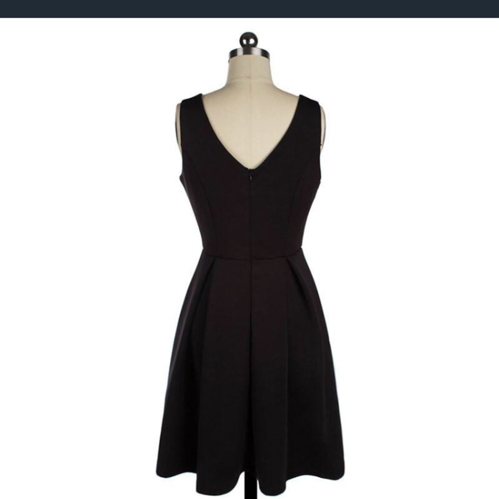 Black dress - Picture 3 of 4